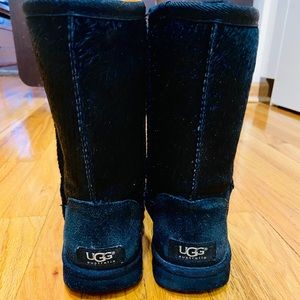 UGG Short Calfskin Black Boot